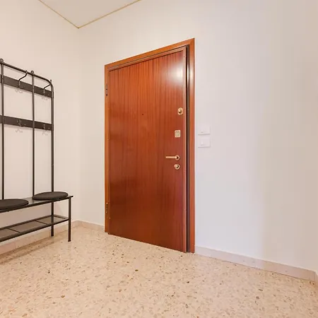 Апартаменты Patty Flat - 15 Min From Venice & Free Parking