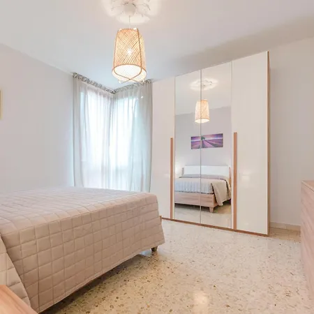 Patty Flat - 15 Min From Venice & Free Parking דירה מסטרה